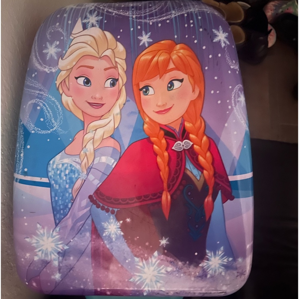 Girls carry on with wheels luggage container
